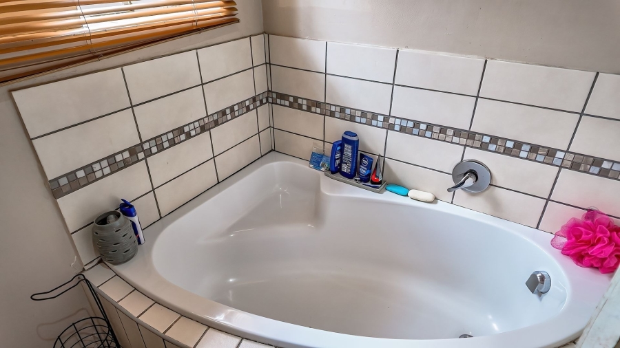 3 Bedroom Property for Sale in Waterval East North West